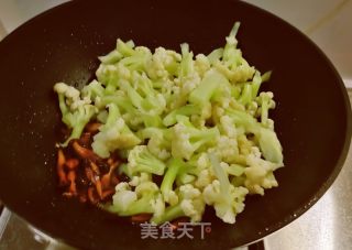 蟹味菇炒花椰菜的做法步骤：8