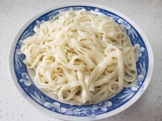 黄瓜丝蒜汁凉面的做法步骤：5