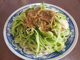 黄瓜丝蒜汁凉面的做法步骤：7
