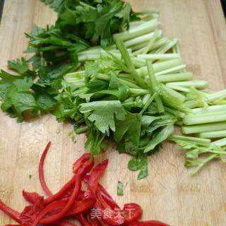 芹菜拌酱牛肉的做法步骤：2