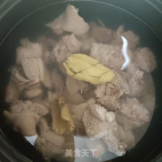 羊肚菇老鸭汤的做法步骤：5