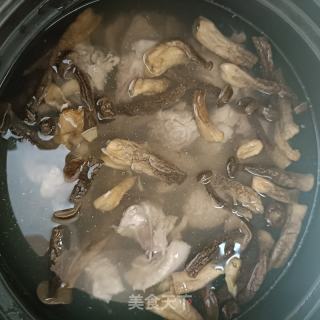 羊肚菇老鸭汤的做法步骤：7