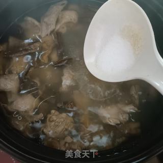 羊肚菇老鸭汤的做法步骤：9