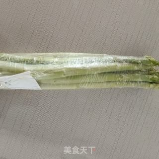 清炒芦笋的做法步骤：1