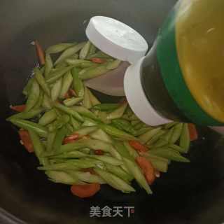 清炒芦笋的做法步骤：7