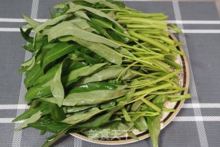 蒜蓉腐乳空心菜的做法步骤：1