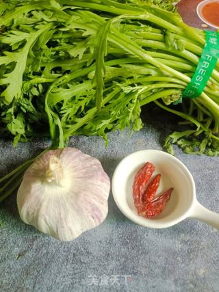 蒜香茼蒿菜的做法步骤：1