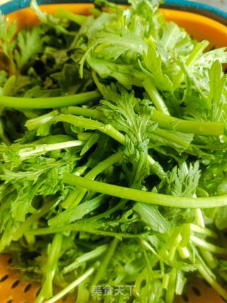蒜香茼蒿菜的做法步骤：3