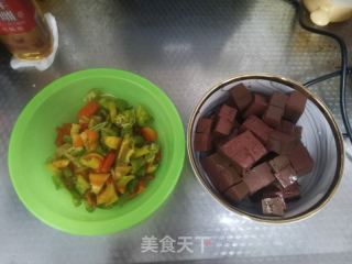 辣椒炒鸭血的做法步骤：3