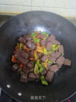 辣椒炒鸭血的做法步骤：5