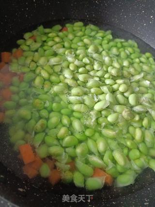 毛豆子炒肉的做法步骤：2