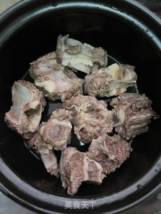 牛排骨清汤的做法步骤：3