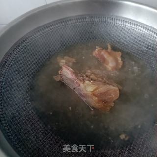 芹菜炒牛筋的做法步骤：3
