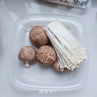 香菇炖羊肉的做法步骤：2