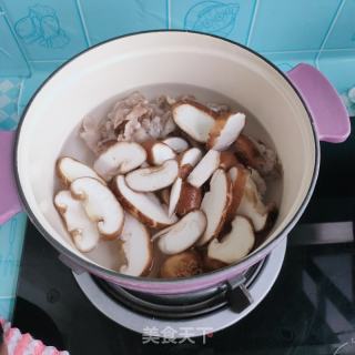 香菇炖羊肉的做法步骤：5