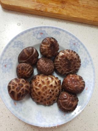 花菇炖鸡的做法步骤：4