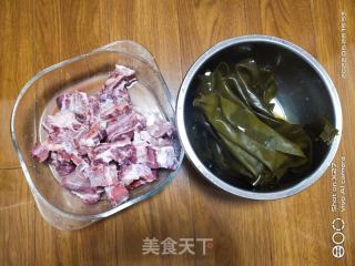 排骨海带汤的做法步骤：1