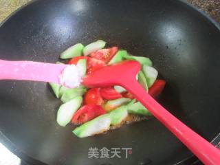 番茄炒棱角丝瓜的做法步骤：5