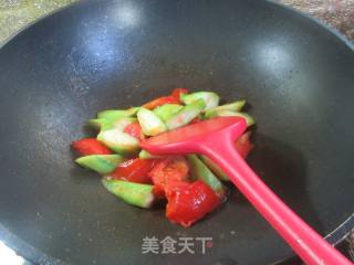番茄炒棱角丝瓜的做法步骤：7