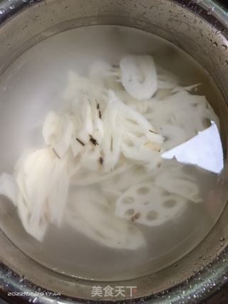 炒莲藕的做法步骤：1