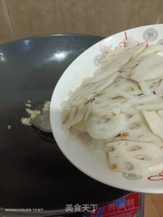 炒莲藕的做法步骤：4