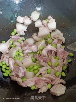 猪肉炒青豆的做法步骤：2