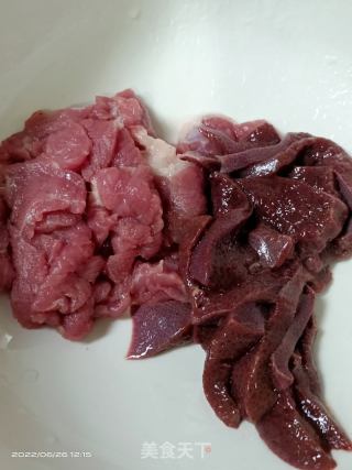 瘦肉青豆猪肝汤的做法步骤：2