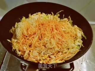 三鲜炒面的做法步骤：9