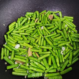 蒜片豆豉炒豇豆的做法步骤：4