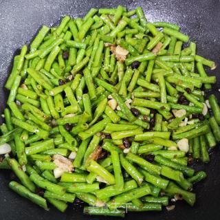 蒜片豆豉炒豇豆的做法步骤：5