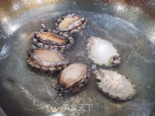鲍鱼扒菜胆的做法步骤：3