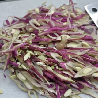 肉沫炒紫芸豆的做法步骤：2