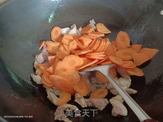 猪肉炒胡萝卜的做法步骤：3