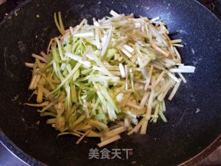 韭黄虾仁炒蛋的做法步骤：8