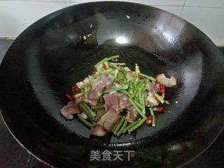 蒜苔香干炒腊肉的做法步骤：5