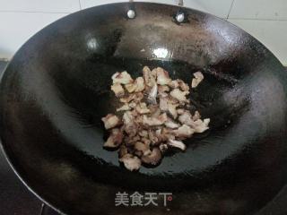 青椒香干炒腊肉的做法步骤：2