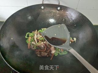 青椒香干炒腊肉的做法步骤：5