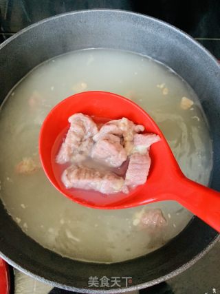 牛肉萝卜汤的做法步骤：1