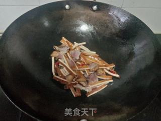 香干炒腊肉的做法步骤：4