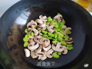 蚕豆蘑菇小炒的做法步骤：6