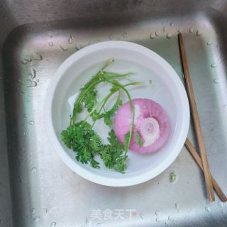 洋葱拌豆皮的做法步骤：2