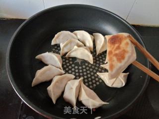 包菜木耳煎饺的做法步骤：7