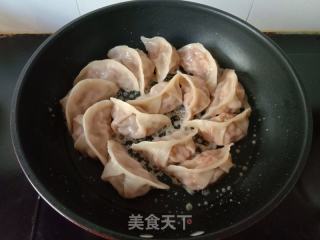 包菜木耳煎饺的做法步骤：9