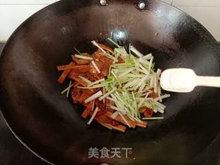 香干芹菜炒回锅肉的做法步骤：8