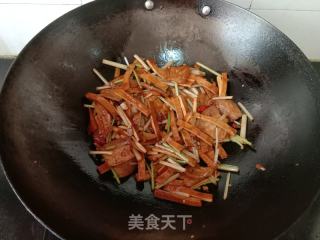 香干芹菜炒回锅肉的做法步骤：9