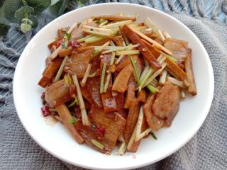 香干芹菜炒回锅肉的做法步骤：10