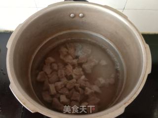 咖喱牛腩的做法步骤：4