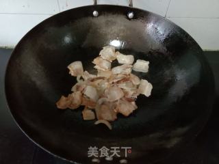 香菜炒回锅肉的做法步骤：2