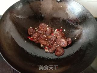 大葱炒麻辣香肠的做法步骤：4
