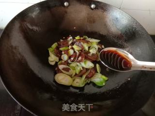 大葱炒麻辣香肠的做法步骤：6